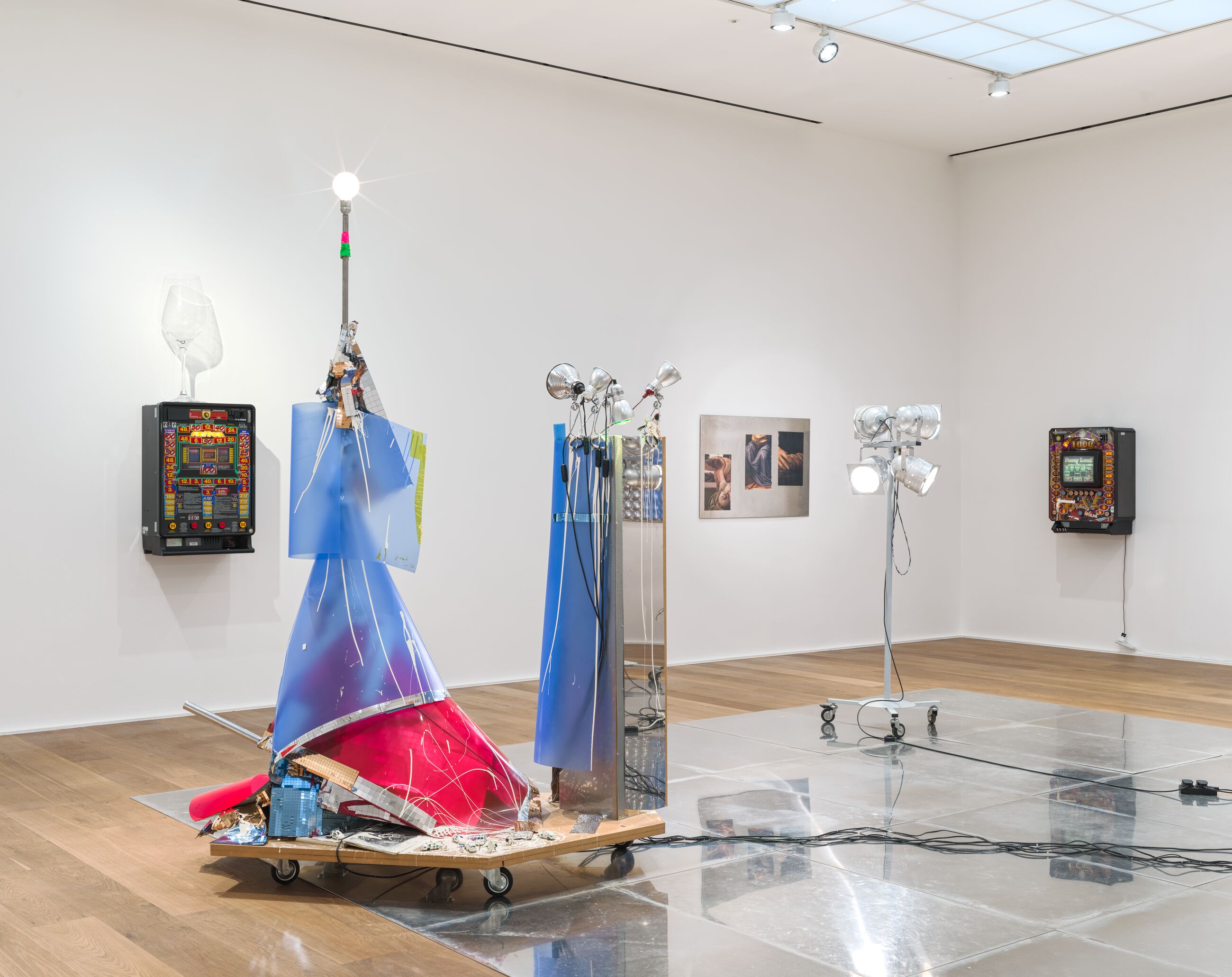希少　Simonsen and Czechura　写真集　デンマーク　インテリア Isa Genzken - Wasserspeier and Angels - Hauser & Wirth